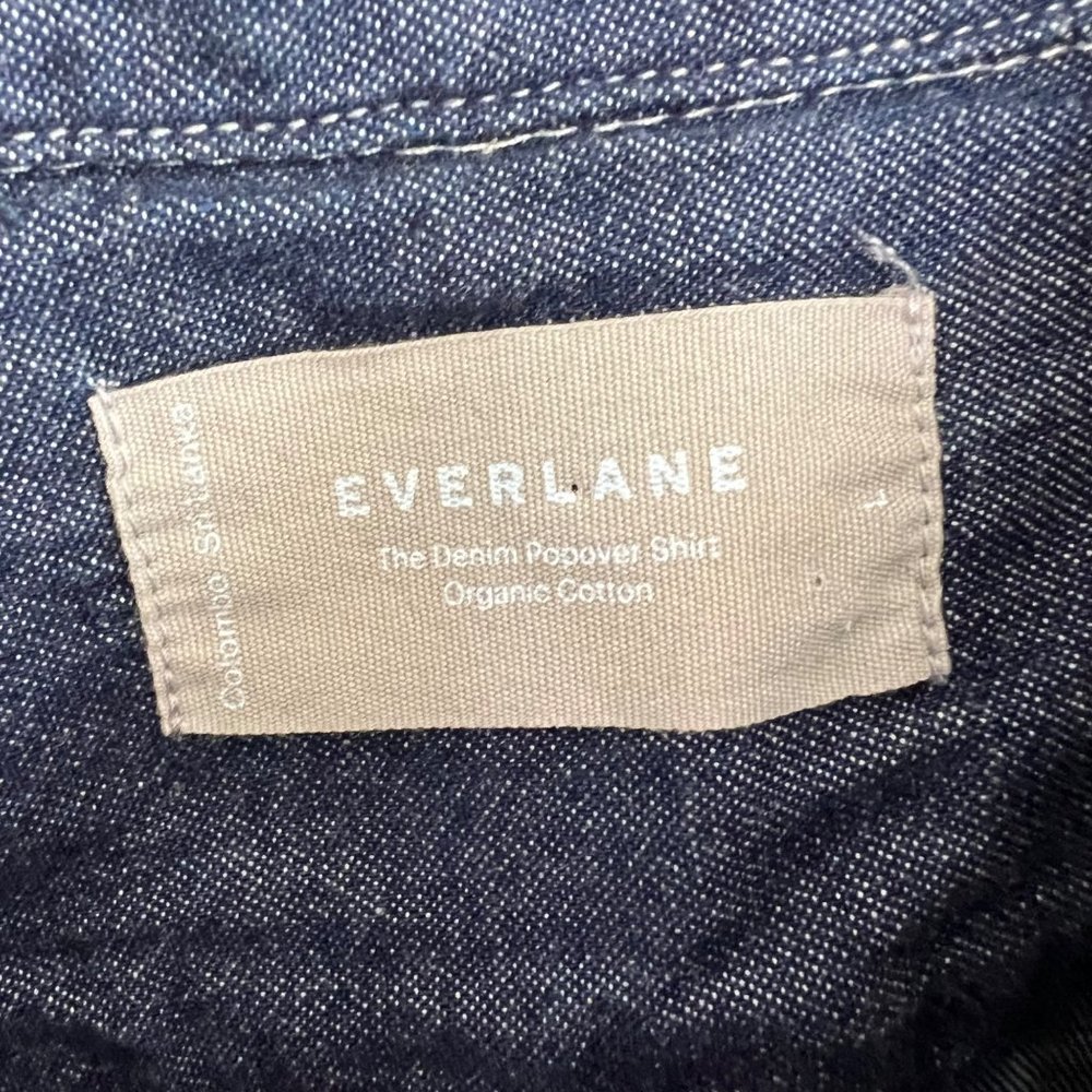 Everlane Large Organic Cotton Denim Popover 2 Button Roll Tab Sleeve Top Blue Co - Picture 2 of 7